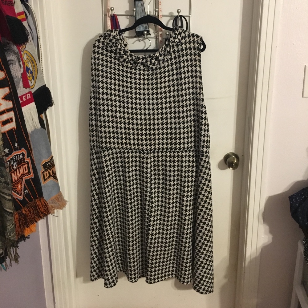 Stretch houndstooth dress